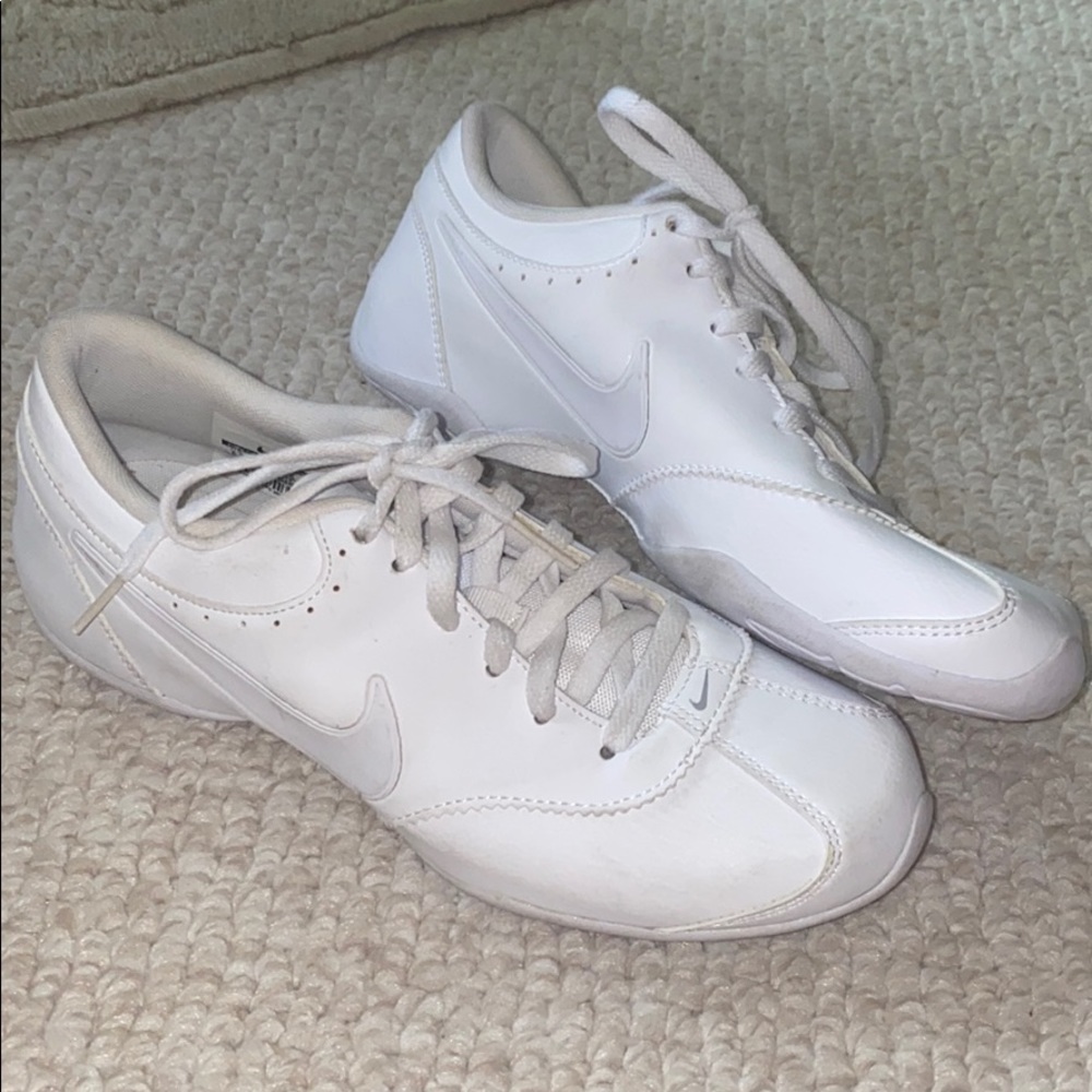 NIKE white cheer shoes